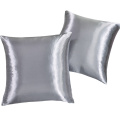 Housse de coussin en satin de soie coloré